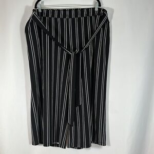 Penningtons Black & White Striped Crop Capri Pants